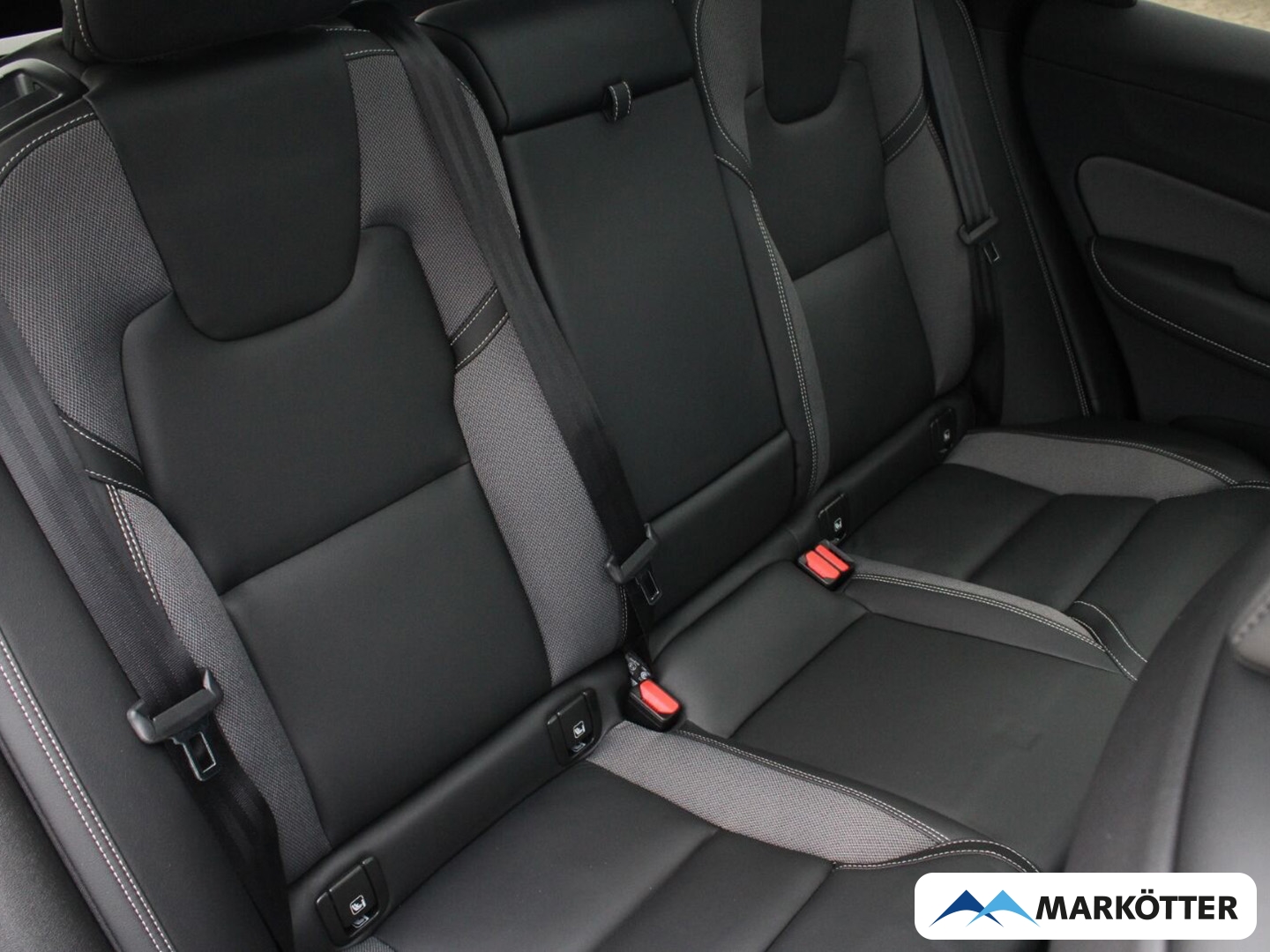Fahrzeugabbildung Volvo XC60 T8 AWD Plus Dark Recharge Plug-In PANO/360