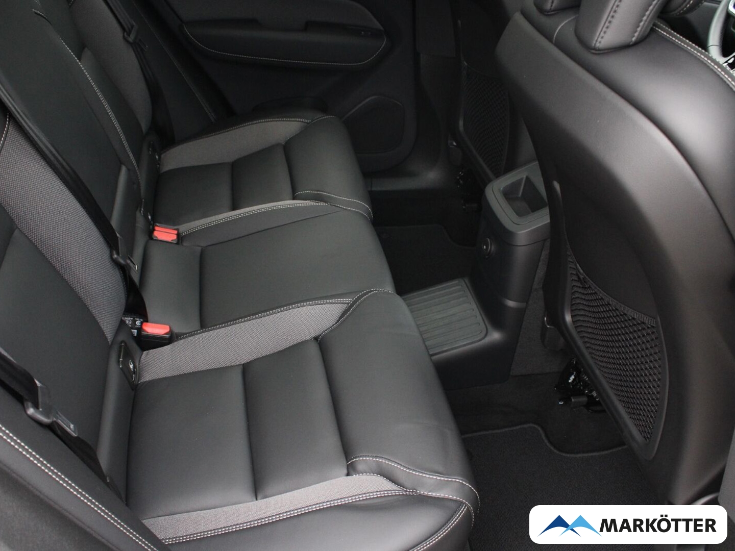 Fahrzeugabbildung Volvo XC60 T8 AWD Plus Dark Recharge Plug-In PANO/360