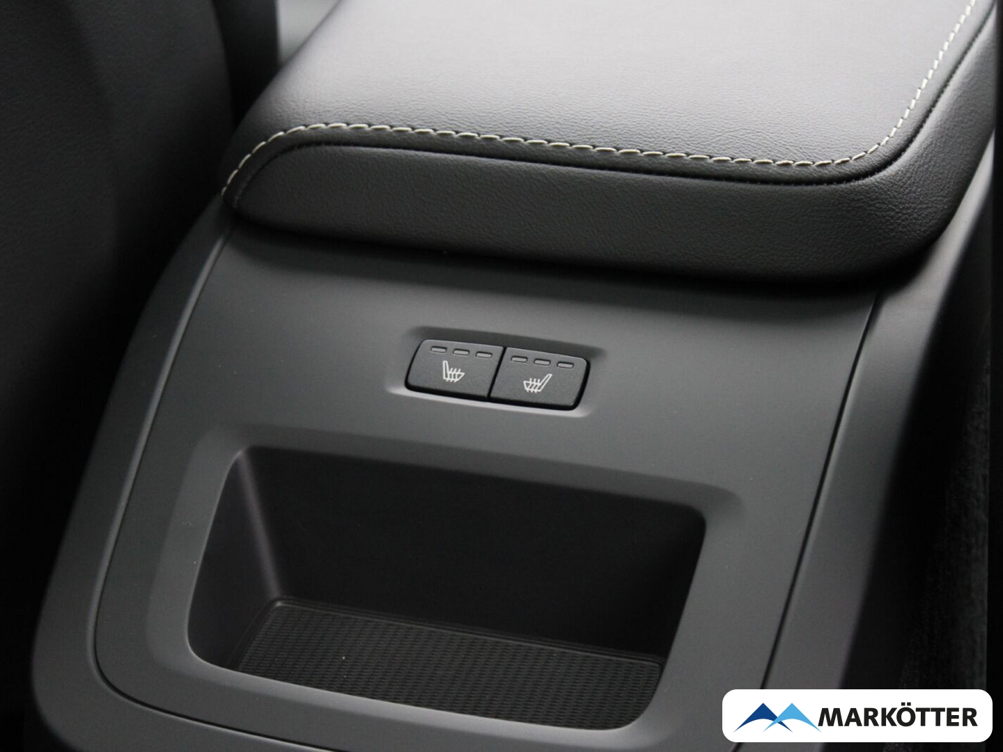 Fahrzeugabbildung Volvo XC60 T8 AWD Plus Dark Recharge Plug-In PANO/360