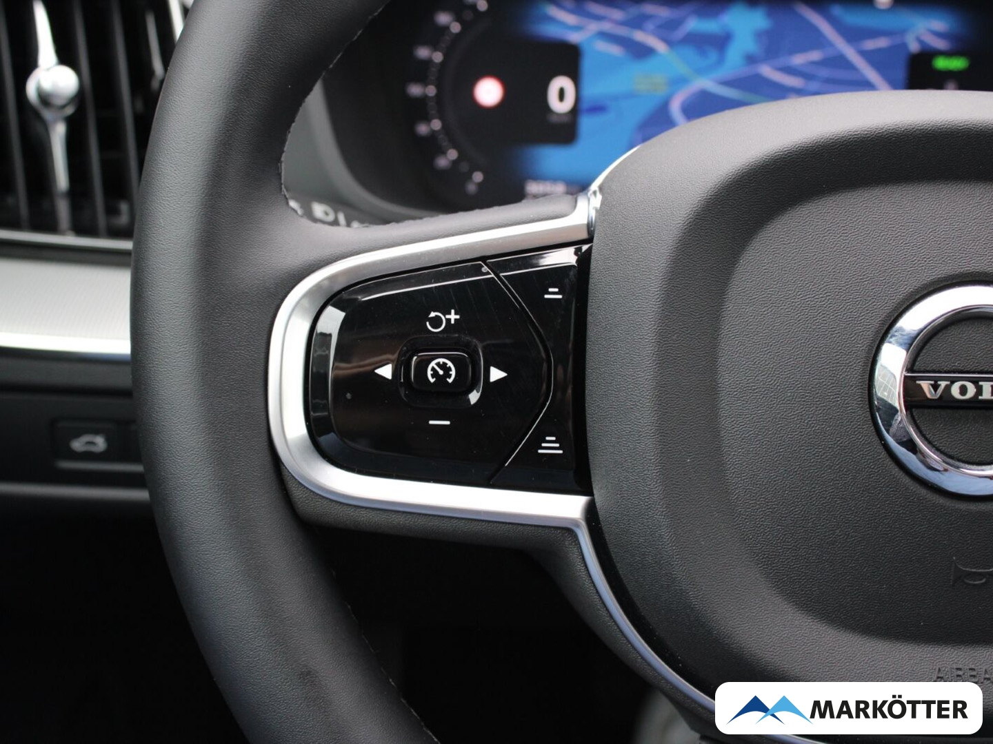 Fahrzeugabbildung Volvo XC60 T8 AWD Plus Dark Recharge Plug-In PANO/360