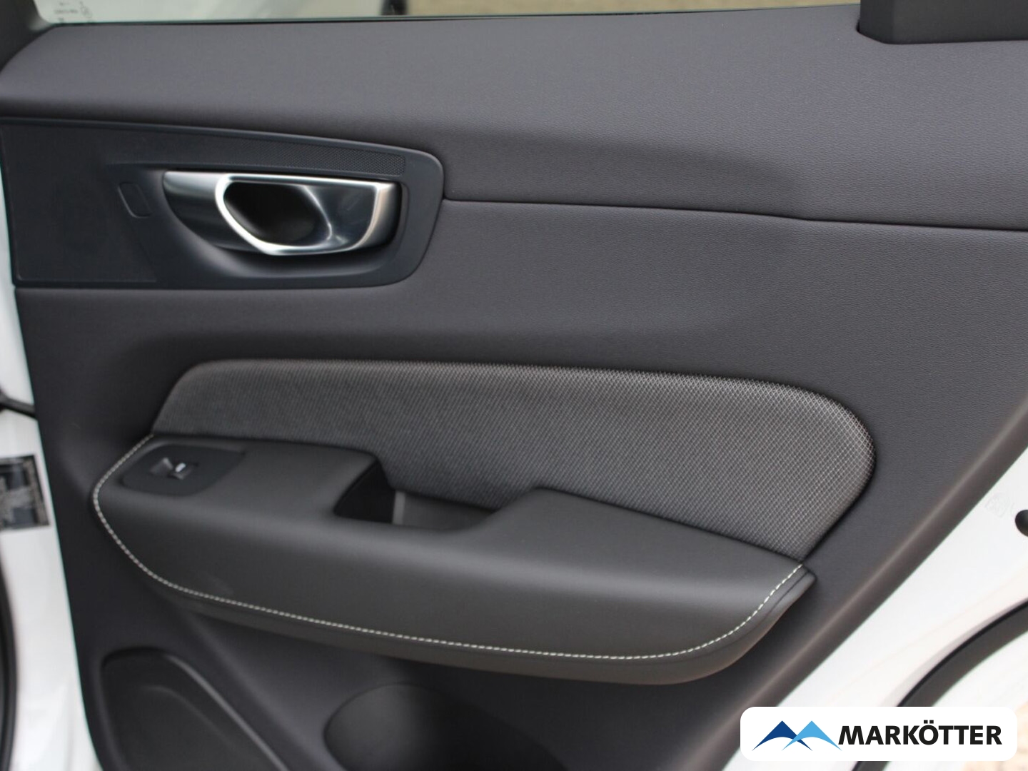 Fahrzeugabbildung Volvo XC60 T8 AWD Plus Dark Recharge Plug-In PANO/360