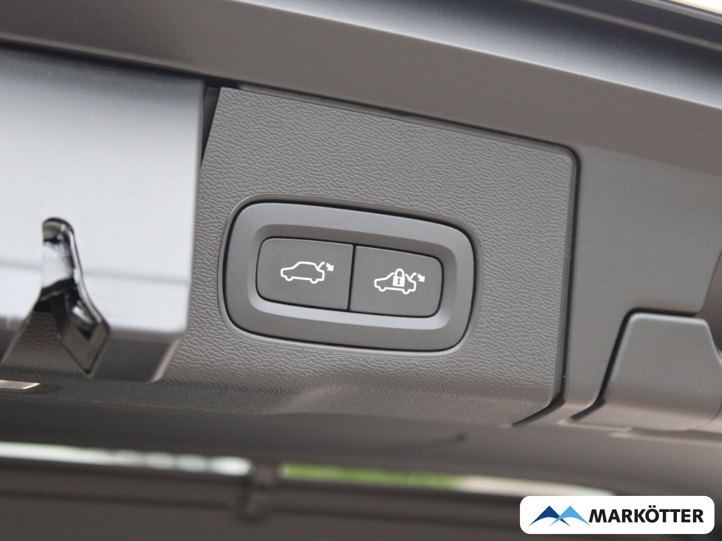 Fahrzeugabbildung Volvo XC60 T8 AWD Plus Dark Recharge Plug-In PANO/360