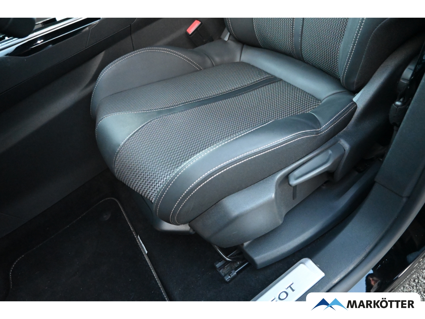 Fahrzeugabbildung Peugeot 3008 Hybrid GT NAVI/RFK/PDC/ACC/Keyless/LED/1,99%