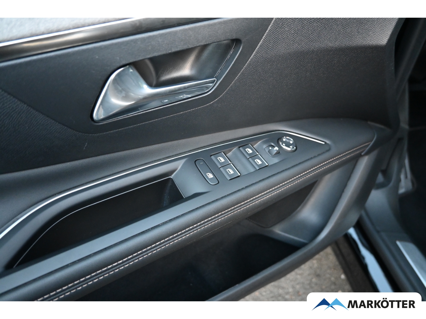 Fahrzeugabbildung Peugeot 3008 Hybrid GT NAVI/RFK/PDC/ACC/Keyless/LED/1,99%