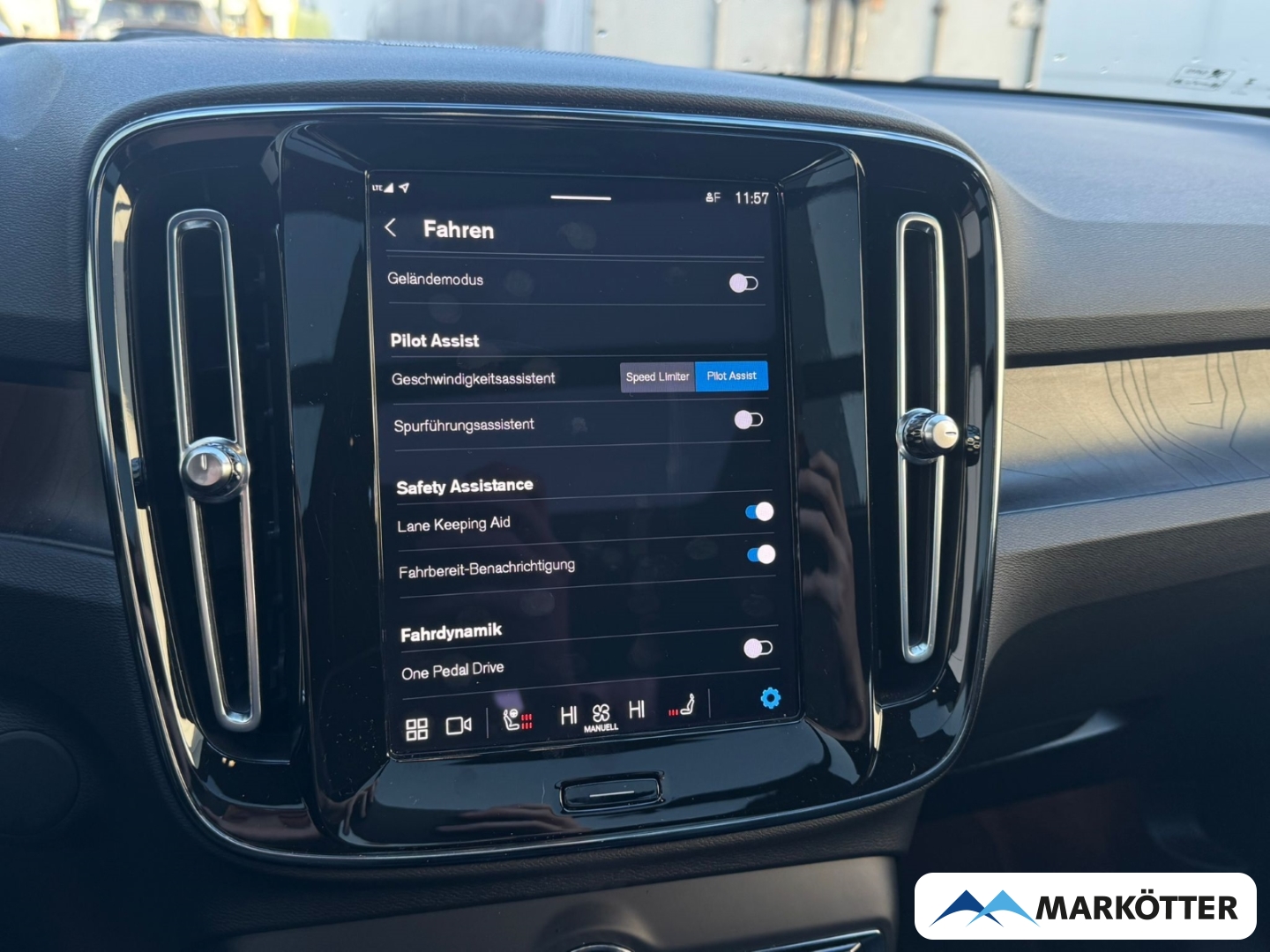 Fahrzeugabbildung Volvo XC40 Ultimate Recharge ACC/360/SHZ/PANO/AHK/LKHZ