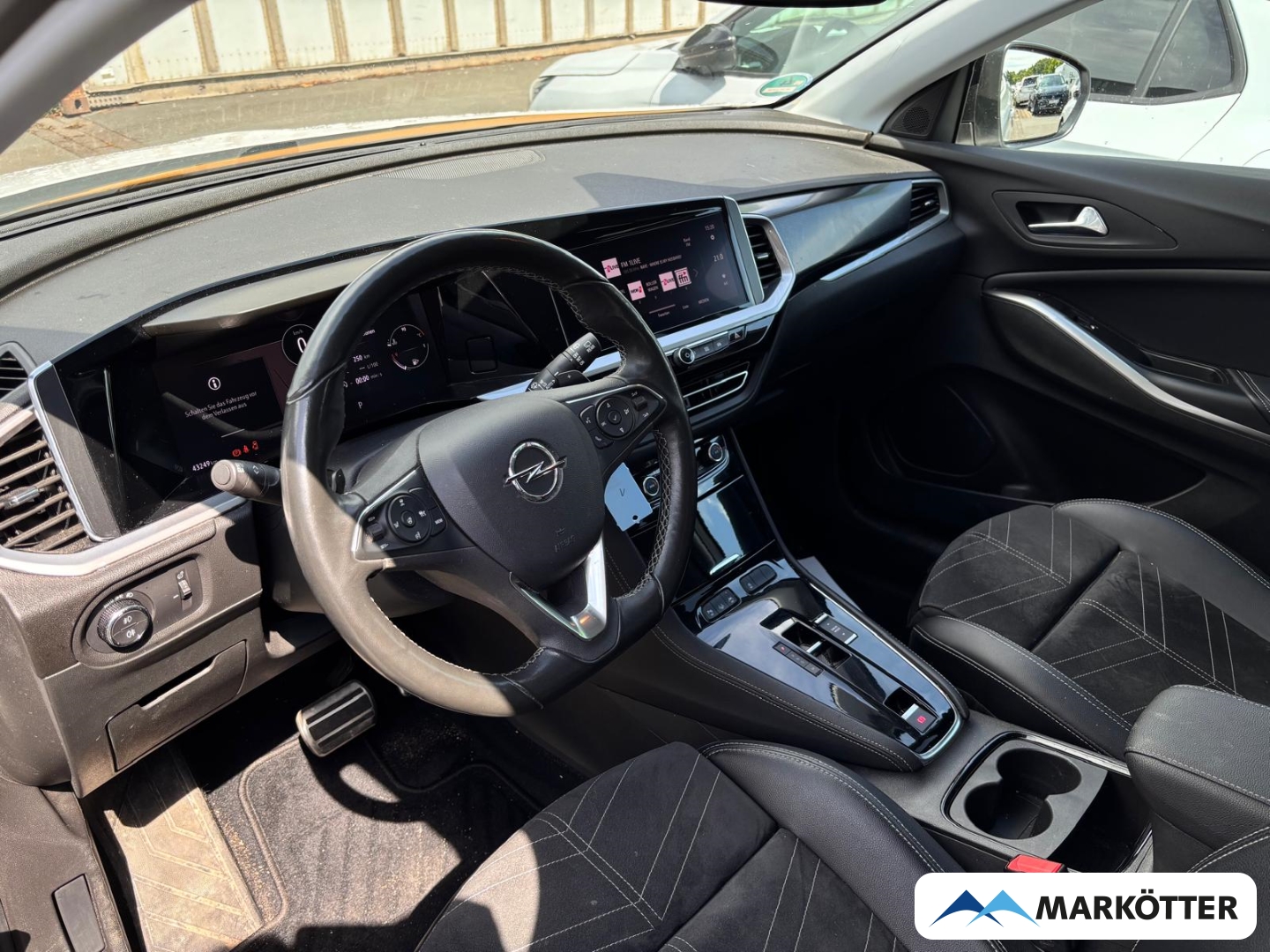 Fahrzeugabbildung Opel Grandland GS Line 1.5 D EU6e ACC/BLIS/360CAM/NAVI/SHZ/LRH