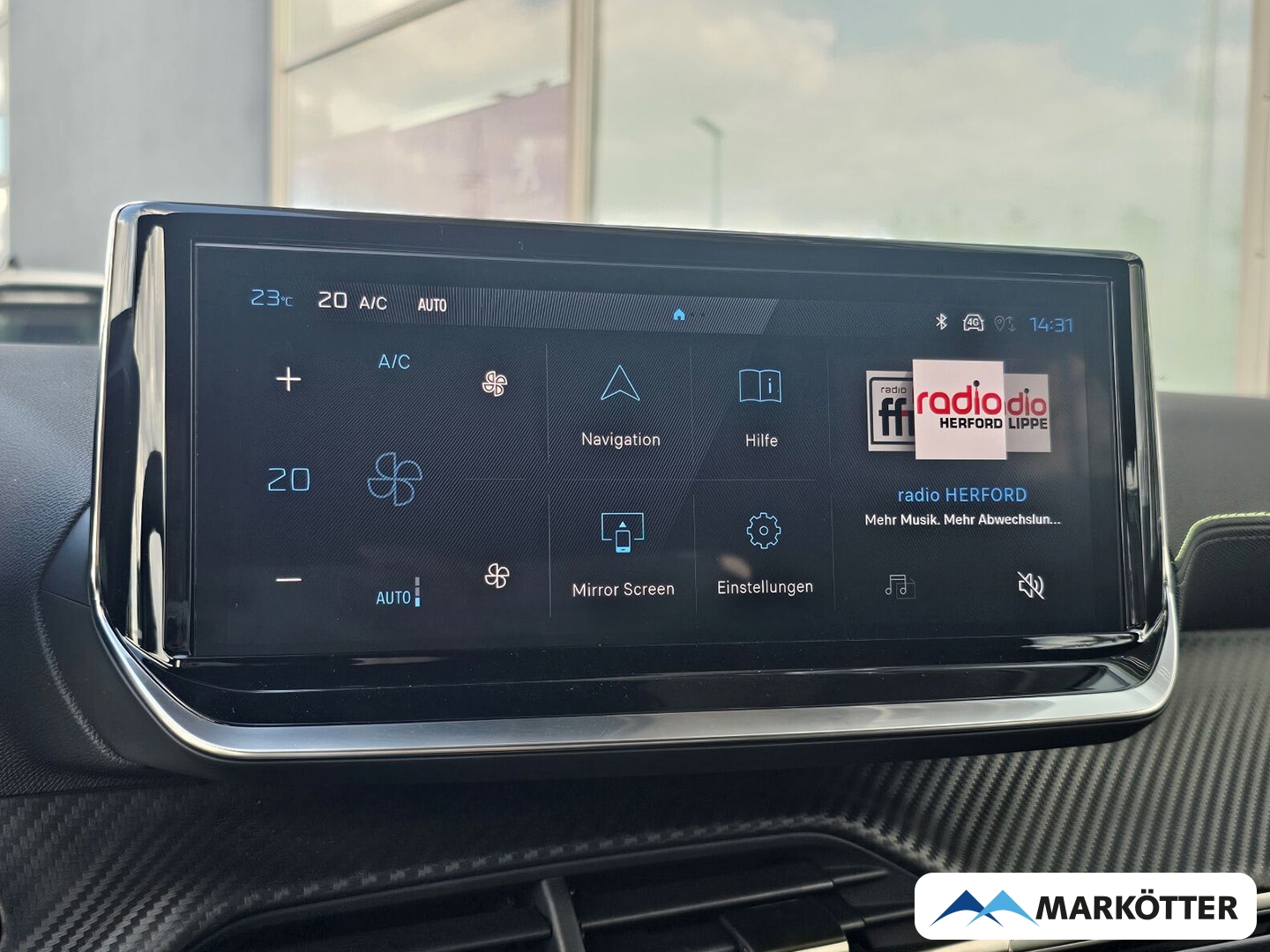 Fahrzeugabbildung Peugeot 2008 Hybrid 145 GT Panorama, 360° Kamera, Navi, Fahrassistent