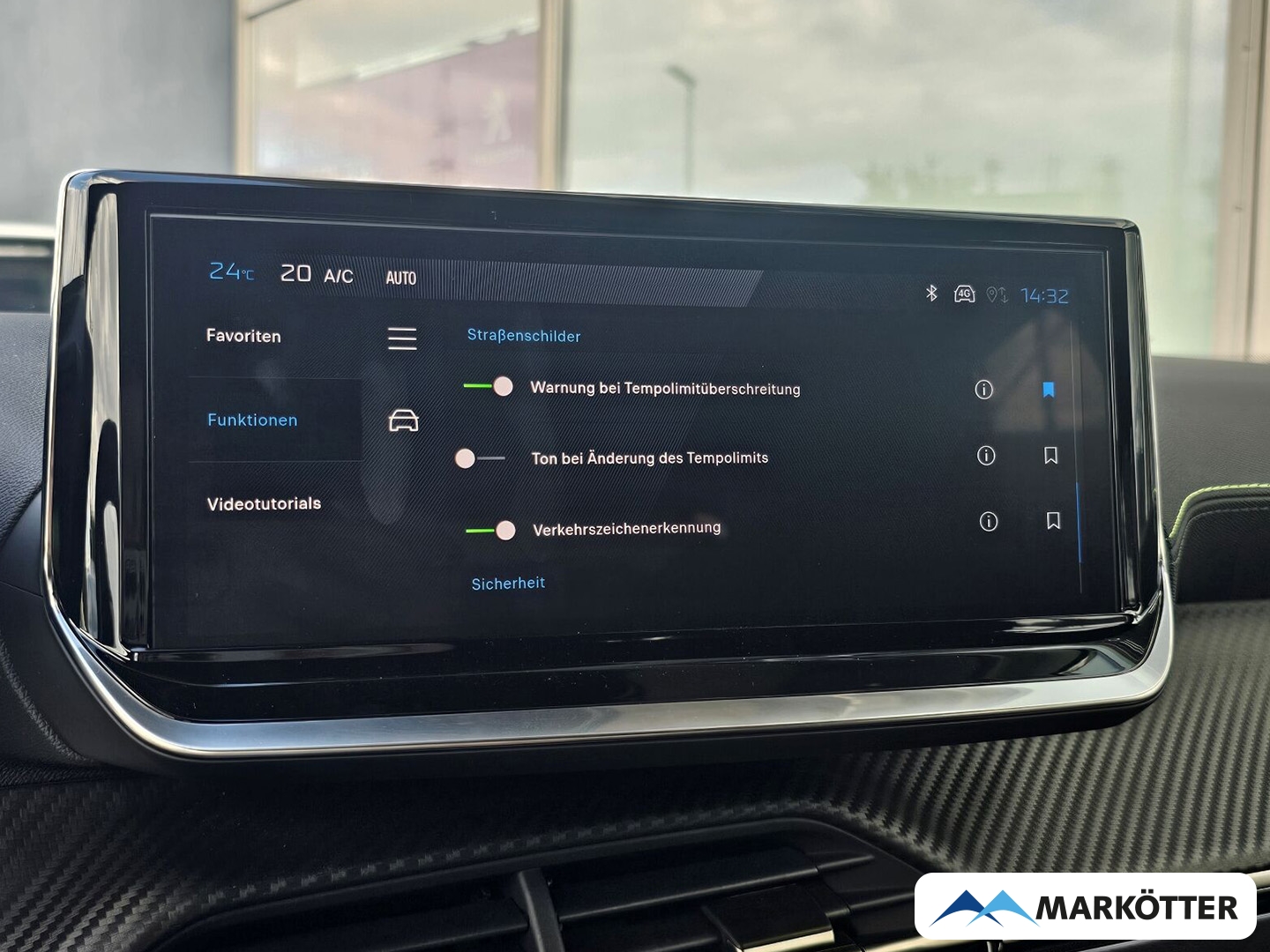 Fahrzeugabbildung Peugeot 2008 Hybrid 145 GT Panorama, 360° Kamera, Navi, Fahrassistent