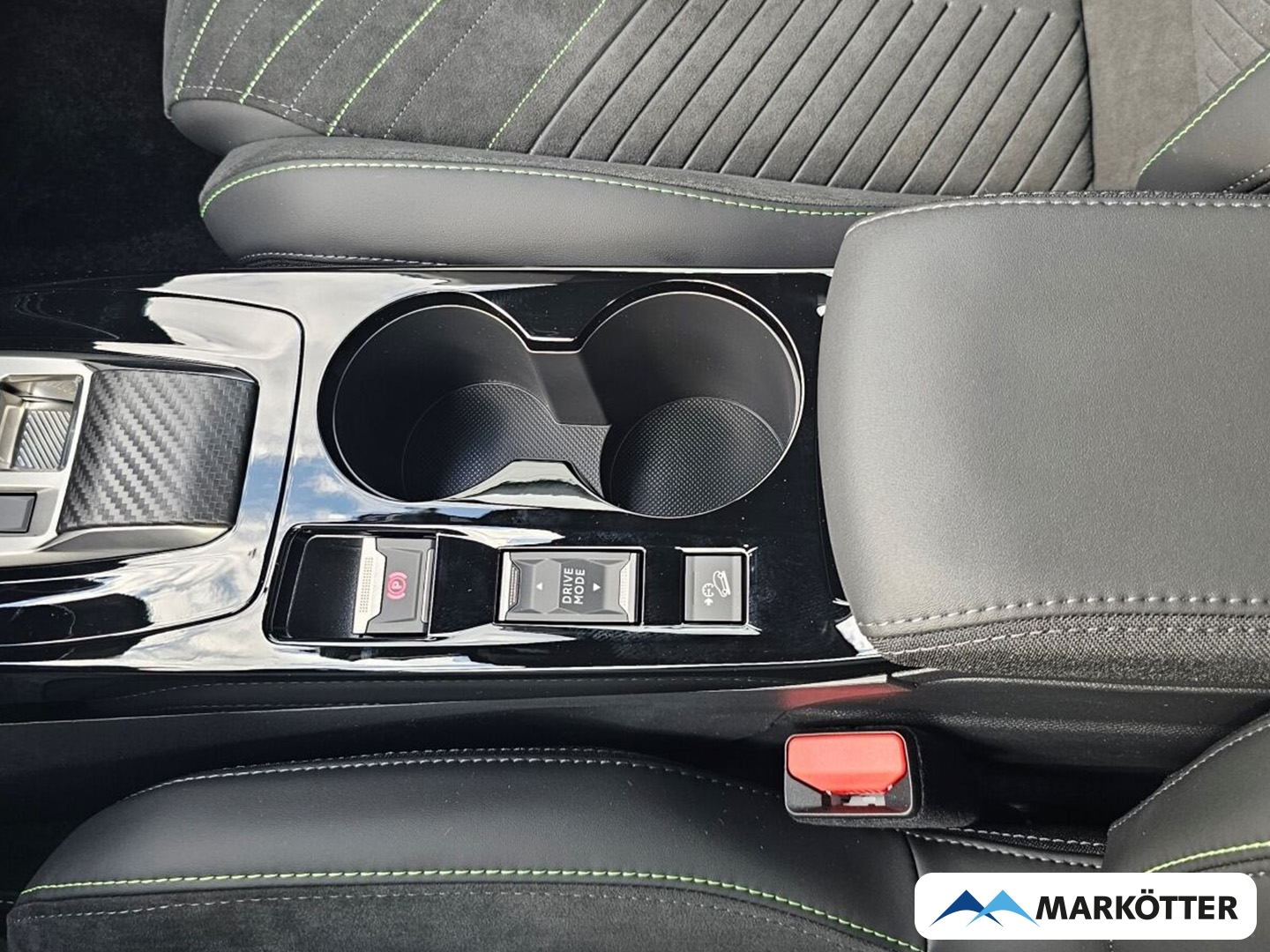 Fahrzeugabbildung Peugeot 2008 Hybrid 145 GT Panorama, 360° Kamera, Navi, Fahrassistent
