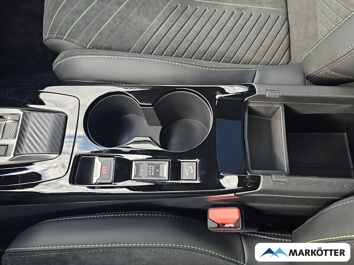 Fahrzeugabbildung Peugeot 2008 Hybrid 145 GT Panorama, 360° Kamera, Navi, Fahrassistent