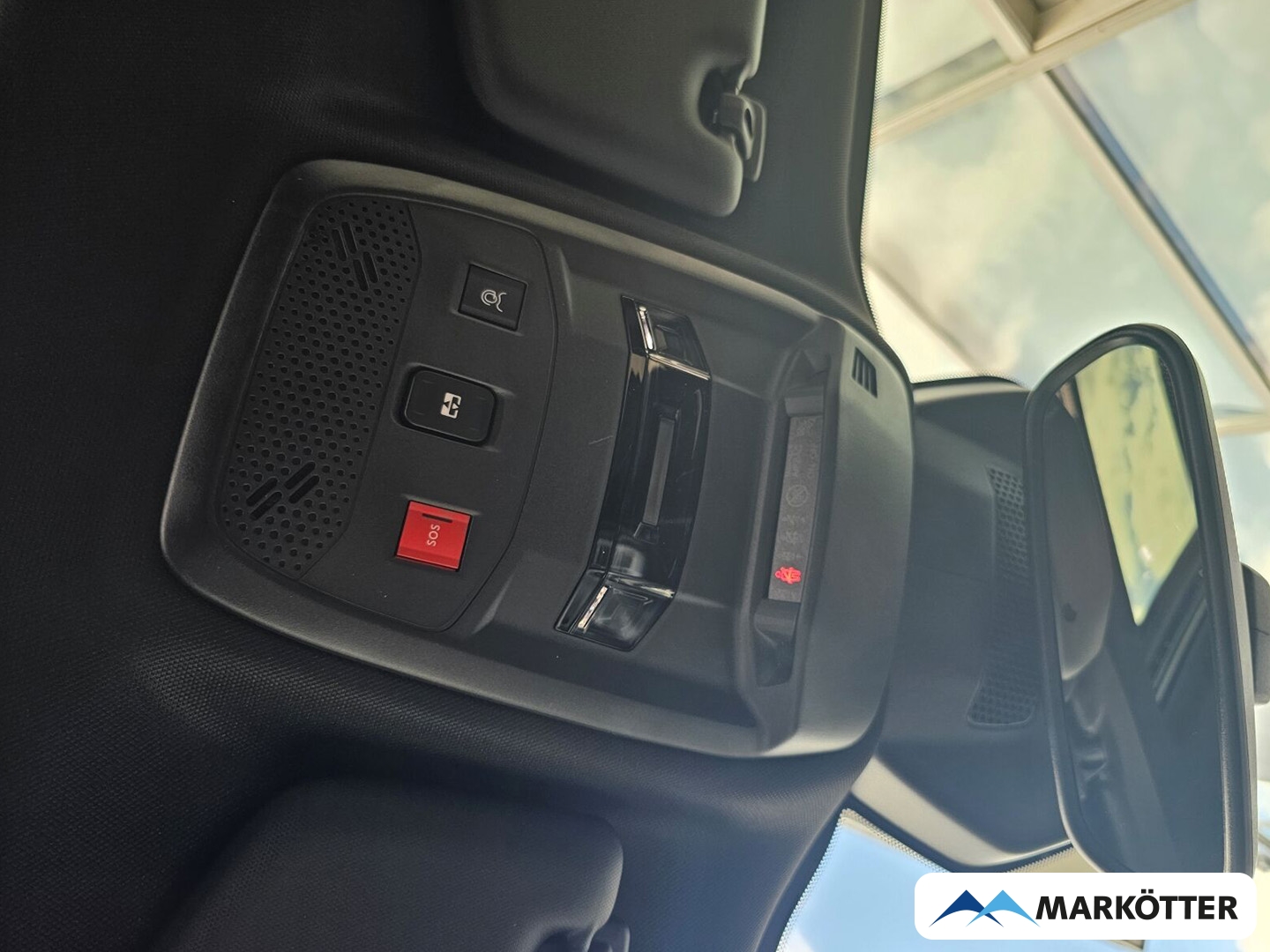 Fahrzeugabbildung Peugeot 2008 Hybrid 145 GT Panorama, 360° Kamera, Navi, Fahrassistent