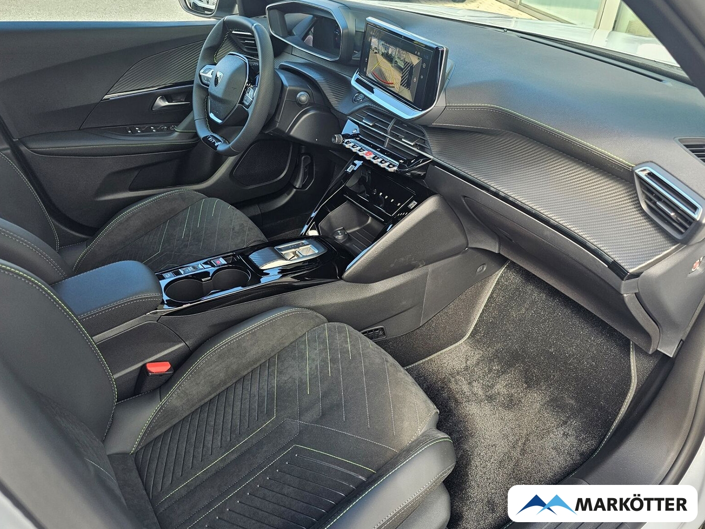 Fahrzeugabbildung Peugeot 2008 Hybrid 145 GT Panorama, 360° Kamera, Navi, Fahrassistent