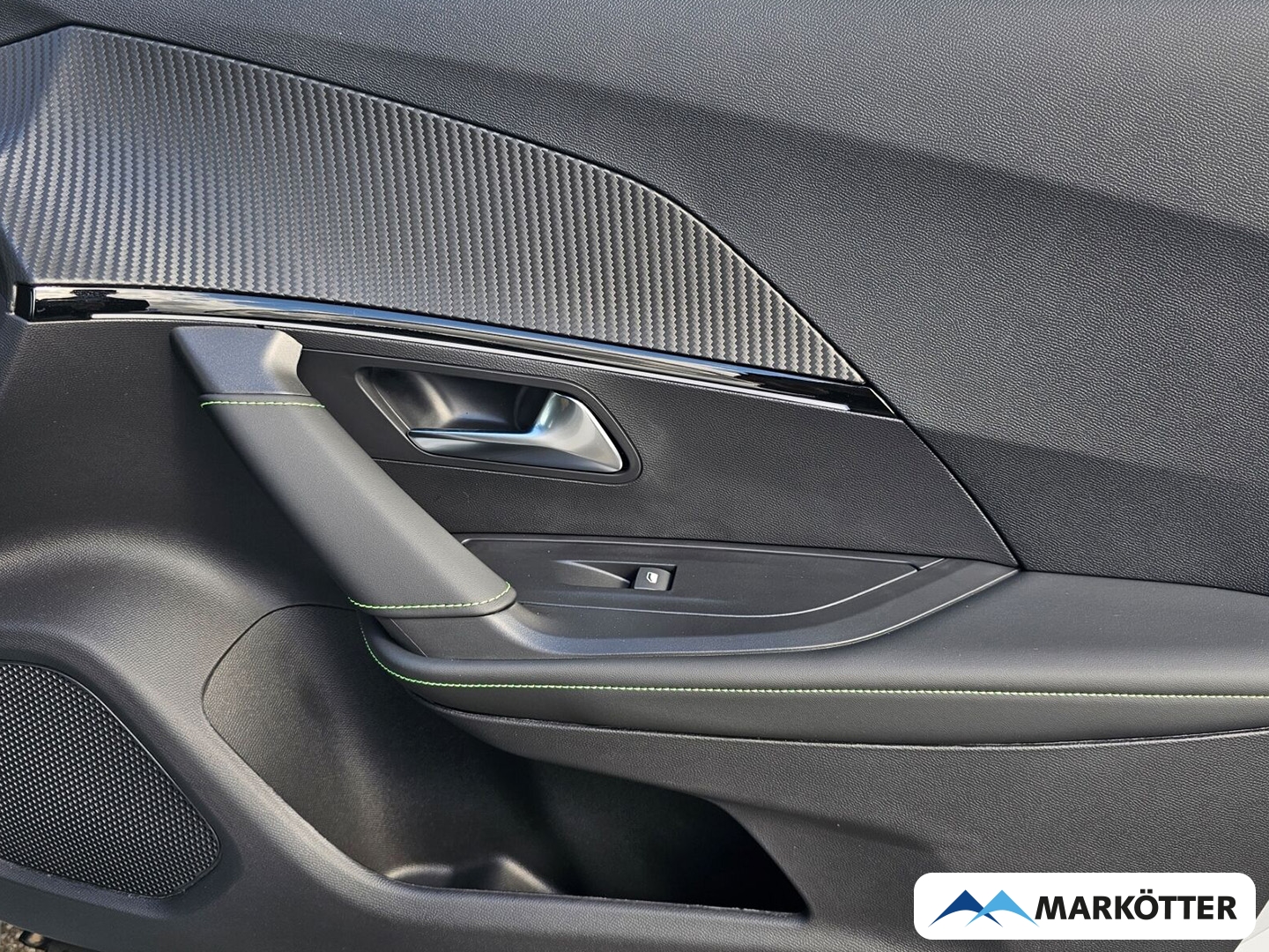 Fahrzeugabbildung Peugeot 2008 Hybrid 145 GT Panorama, 360° Kamera, Navi, Fahrassistent