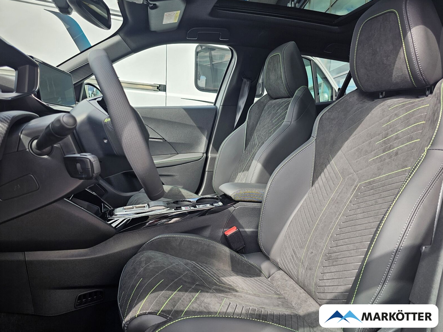Fahrzeugabbildung Peugeot 2008 Hybrid 145 GT Panorama, 360° Kamera, Navi, Fahrassistent