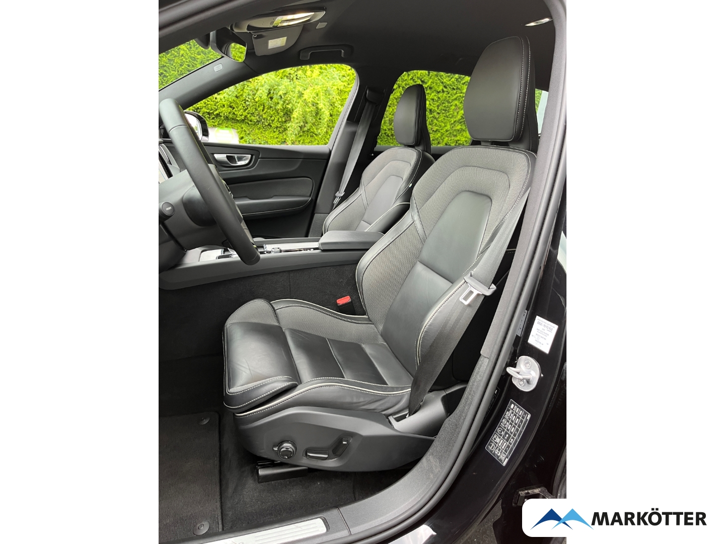 Fahrzeugabbildung Volvo XC60 B4 Plus Dark ACC/H&K/360°/BLIS/Memory/Keyless