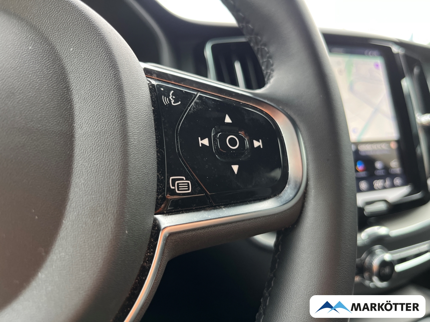 Fahrzeugabbildung Volvo XC60 B4 Plus Dark ACC/H&K/360°/BLIS/Memory/Keyless