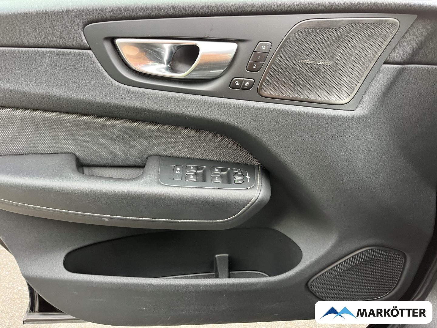 Fahrzeugabbildung Volvo XC60 B4 Plus Dark ACC/H&K/360°/BLIS/Memory/Keyless