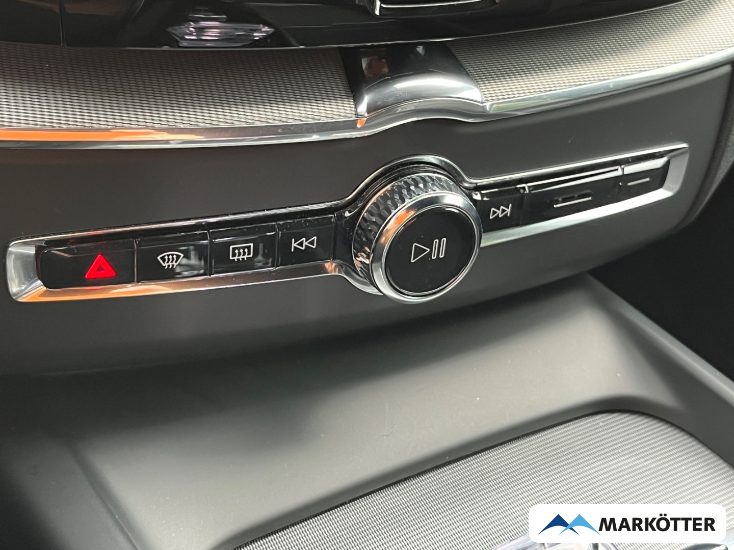 Fahrzeugabbildung Volvo XC60 B4 Plus Dark ACC/H&K/360°/BLIS/Memory/Keyless