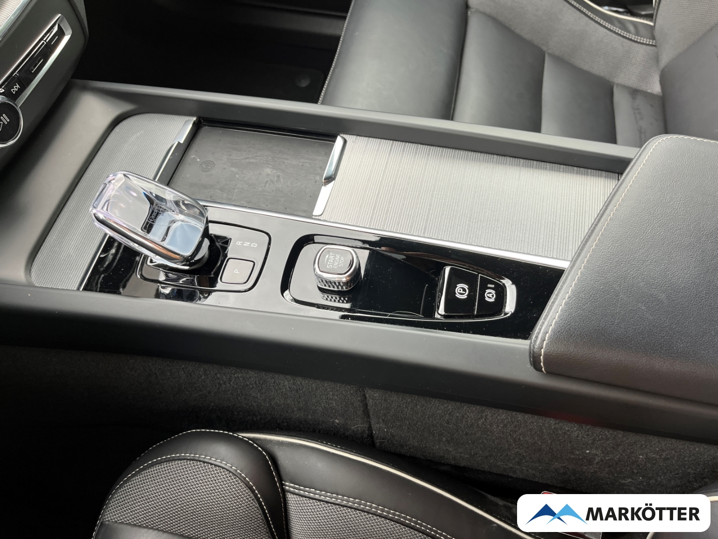 Fahrzeugabbildung Volvo XC60 B4 Plus Dark ACC/H&K/360°/BLIS/Memory/Keyless