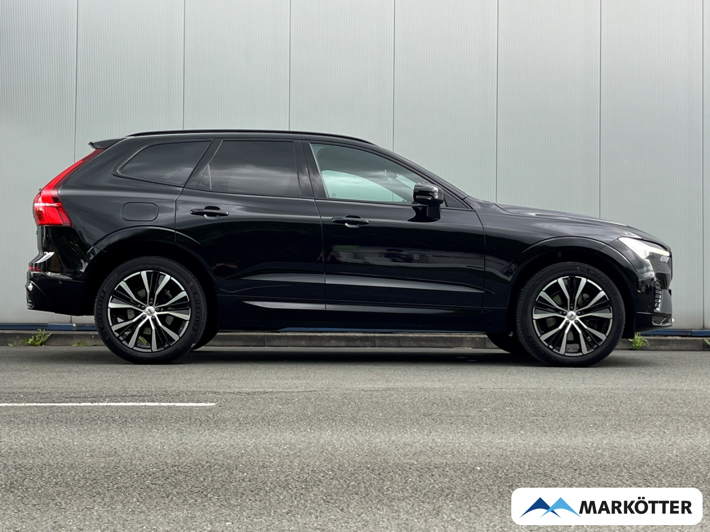 Fahrzeugabbildung Volvo XC60 B4 Plus Dark ACC/H&K/360°/BLIS/Memory/Keyless