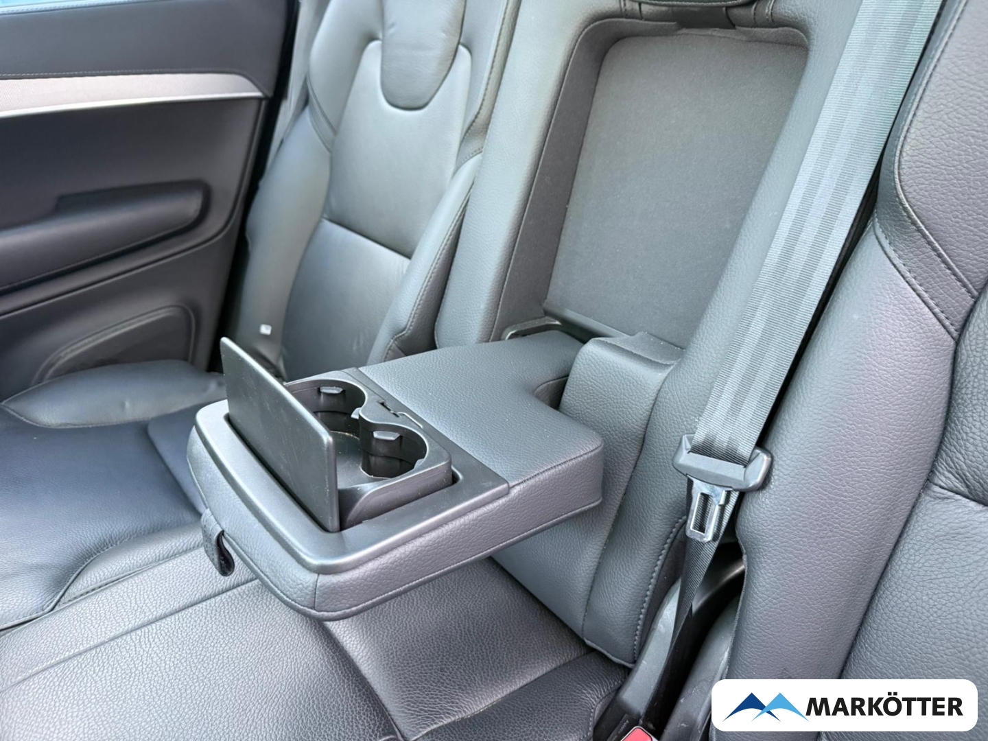 Fahrzeugabbildung Volvo XC90 T8 AWD Ultimate Dark 7-Sitzer AHK/ACC/360°