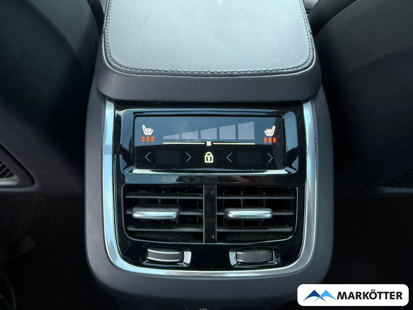 Fahrzeugabbildung Volvo XC90 T8 AWD Ultimate Dark 7-Sitzer AHK/ACC/360°