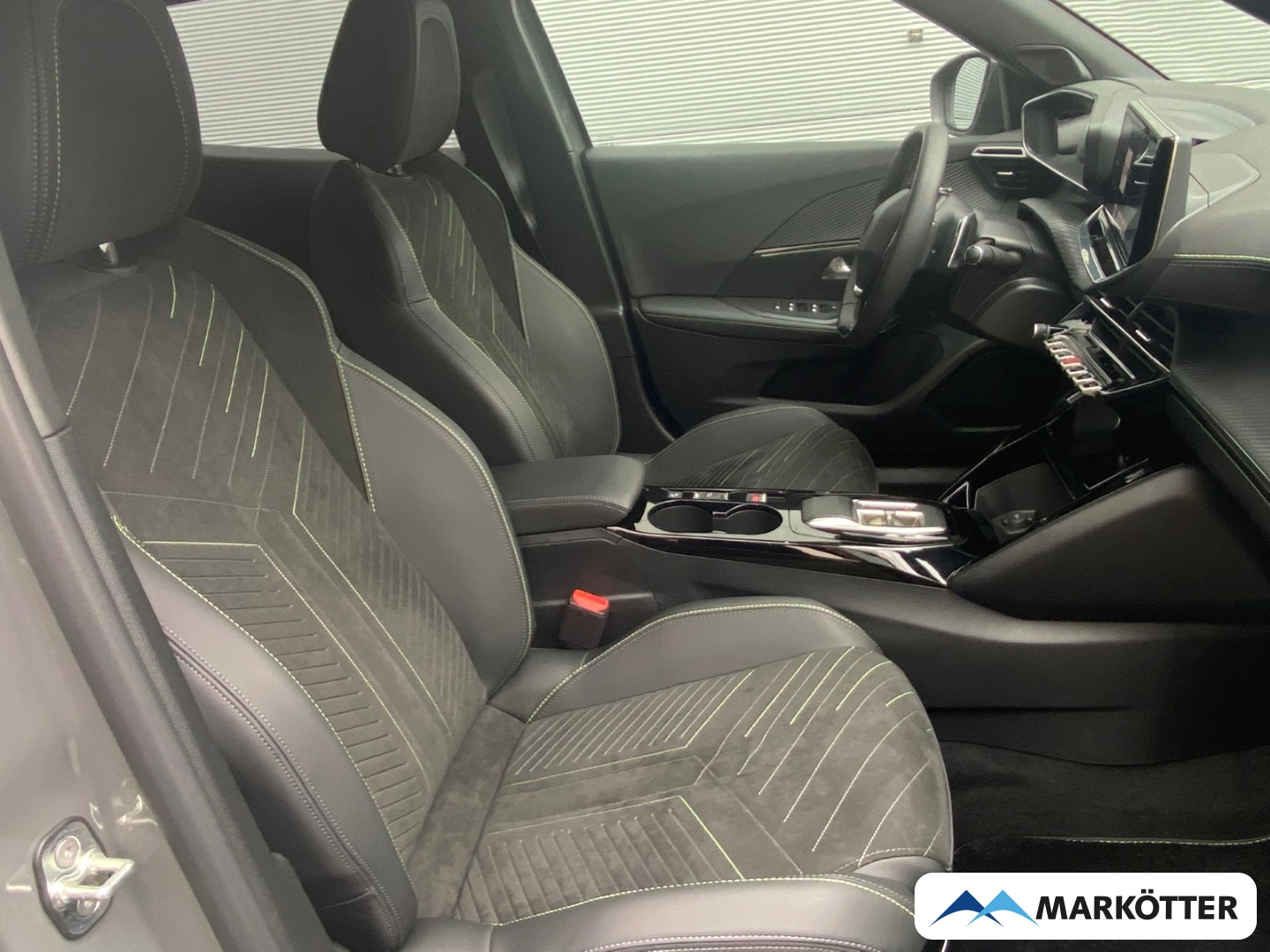 Fahrzeugabbildung Peugeot 2008 GT BLIS/CAM360°/DAB/LED/MASSAGE/SHZ/TEMP/
