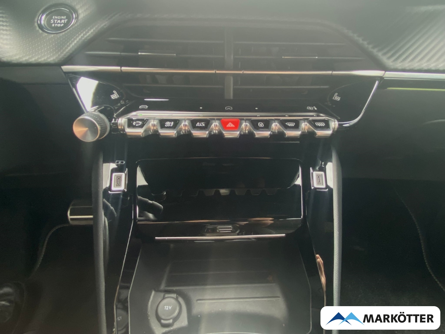 Fahrzeugabbildung Peugeot 2008 GT BLIS/CAM360°/DAB/LED/MASSAGE/SHZ/TEMP/