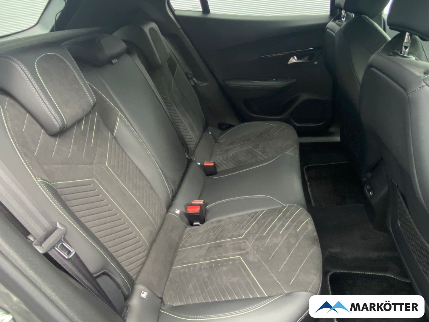 Fahrzeugabbildung Peugeot 2008 GT BLIS/CAM360°/DAB/LED/MASSAGE/SHZ/TEMP/
