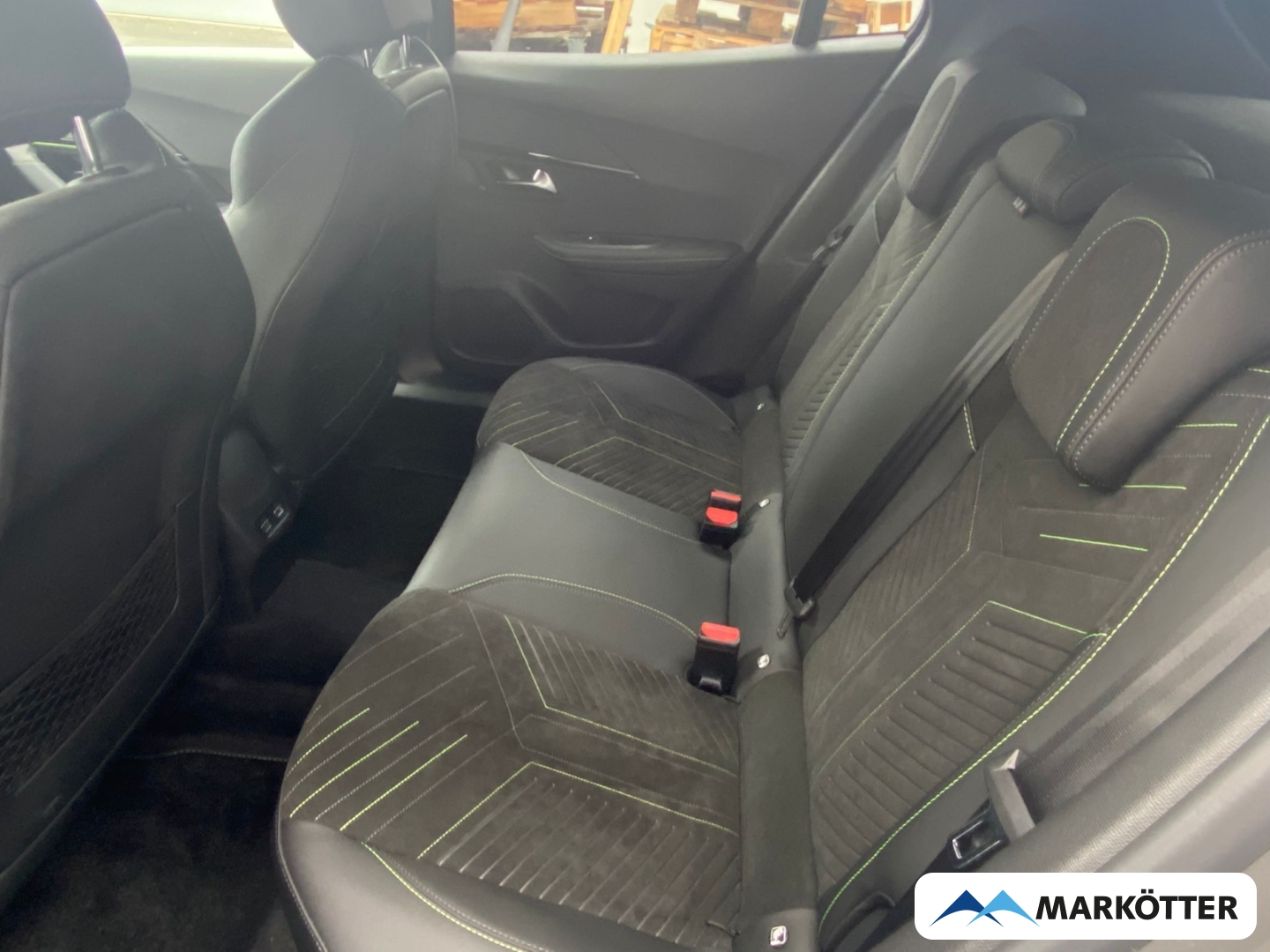 Fahrzeugabbildung Peugeot 2008 GT BLIS/CAM360°/DAB/LED/MASSAGE/SHZ/TEMP/