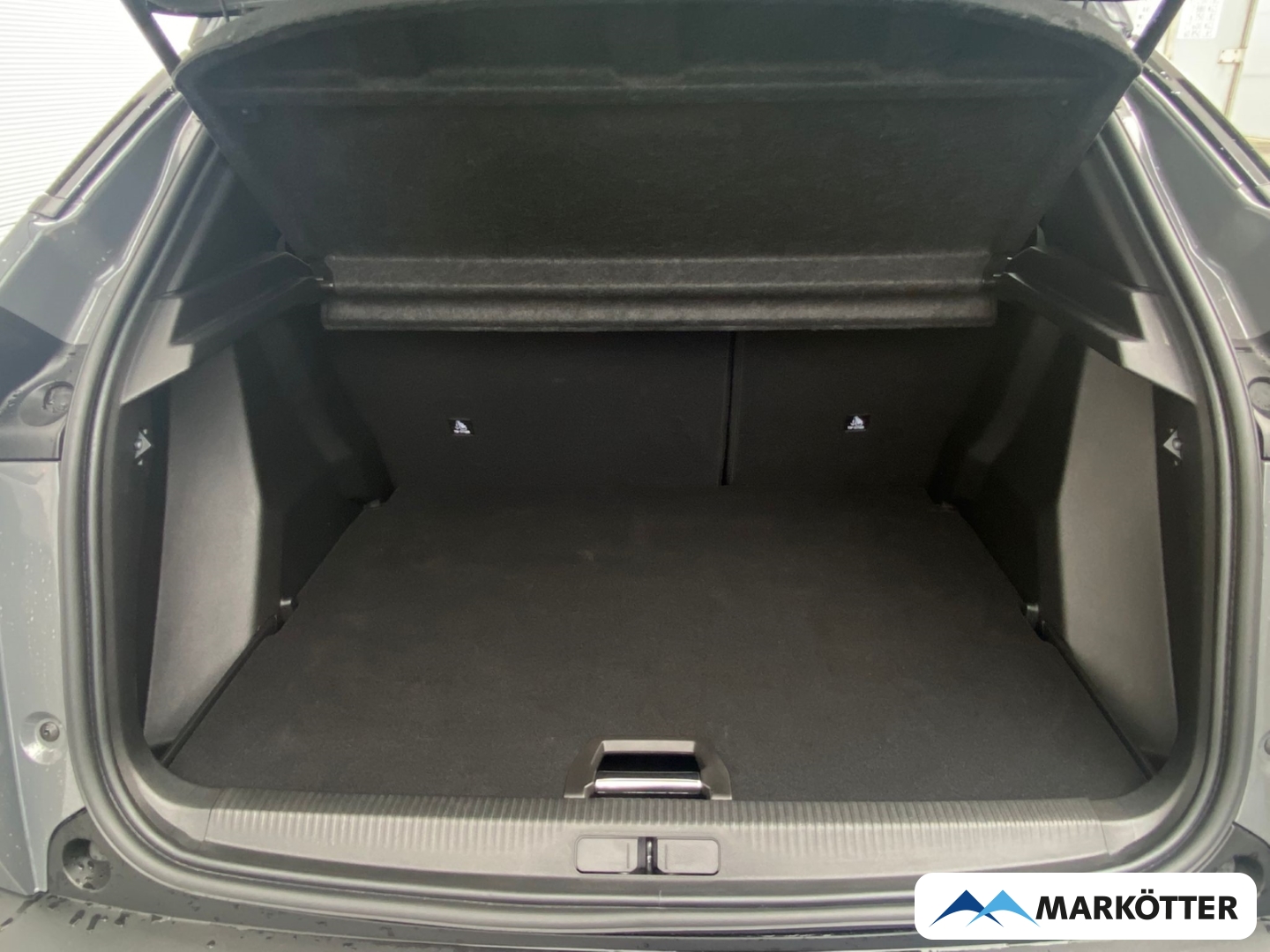 Fahrzeugabbildung Peugeot 2008 GT BLIS/CAM360°/DAB/LED/MASSAGE/SHZ/TEMP/