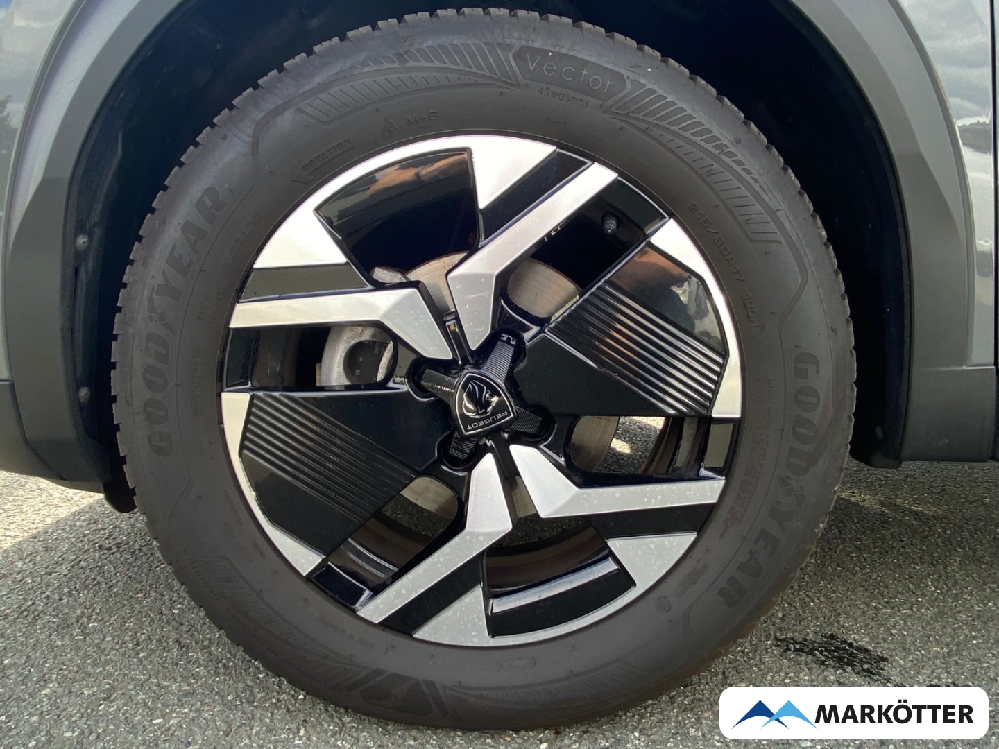 Fahrzeugabbildung Peugeot 2008 GT BLIS/CAM360°/DAB/LED/MASSAGE/SHZ/TEMP/