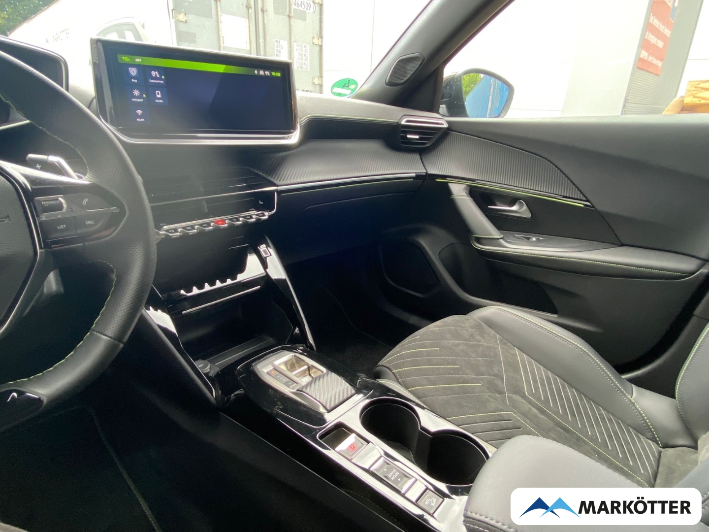 Fahrzeugabbildung Peugeot 2008 GT BLIS/CAM360°/DAB/LED/MASSAGE/SHZ/TEMP/