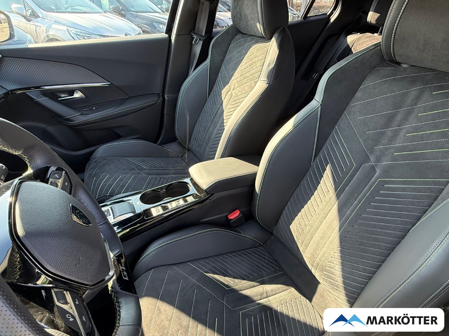 Fahrzeugabbildung Peugeot 2008 GT ALCANTARA/LED/NAVI/CAM/SHZ/MASSAGE