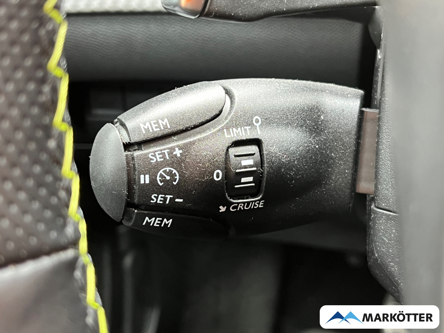 Fahrzeugabbildung Peugeot 2008 GT PureTech130 Alcantara/Keyless/Massage