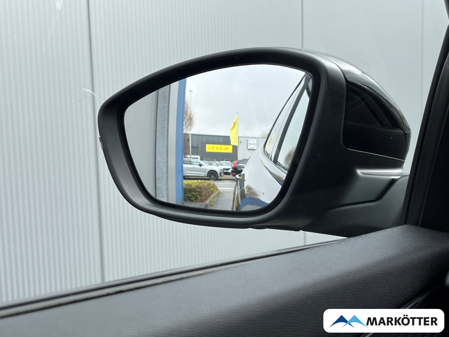 Fahrzeugabbildung Peugeot 2008 GT PureTech130 Alcantara/Keyless/Massage