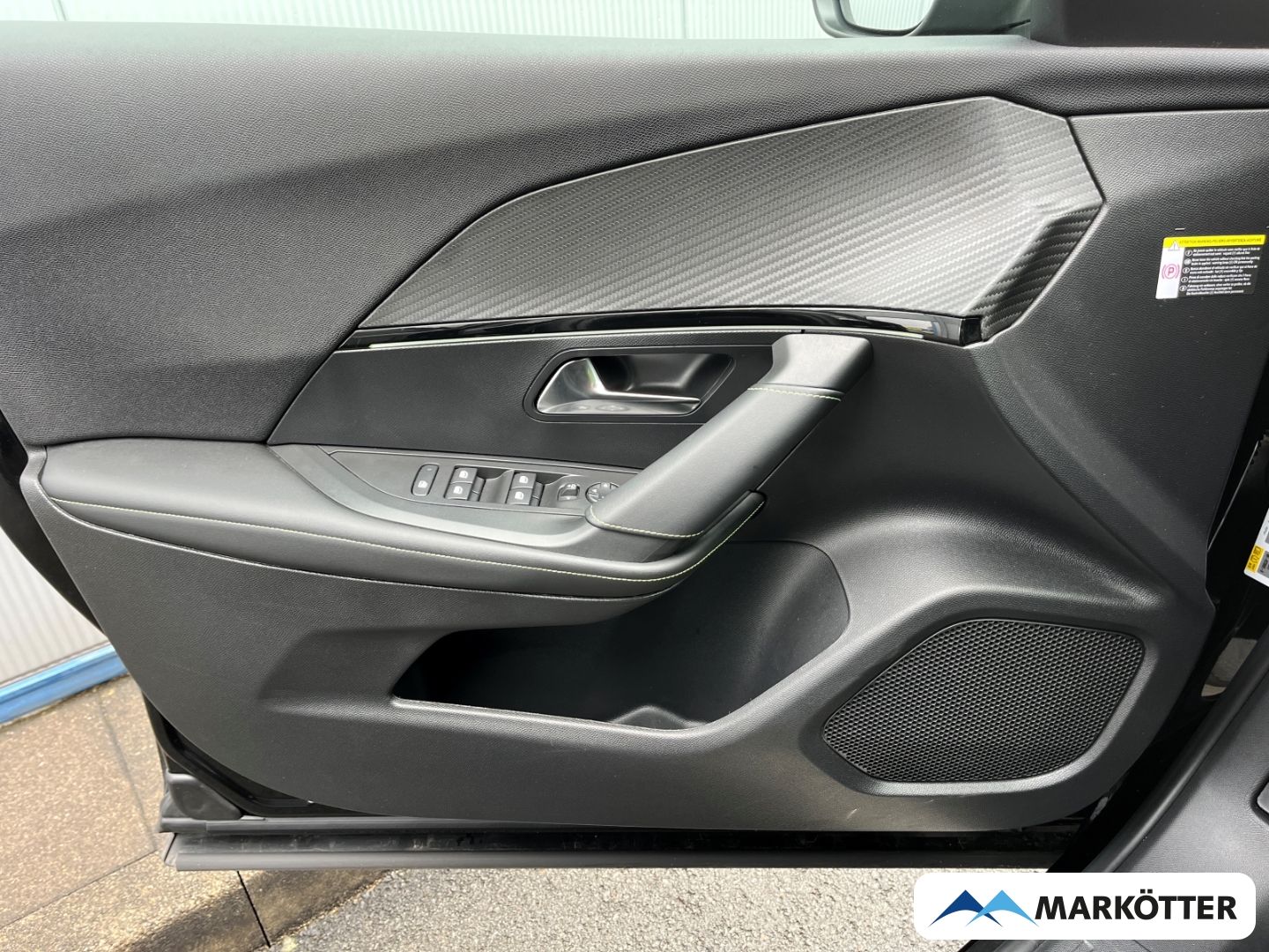 Fahrzeugabbildung Peugeot 2008 GT PureTech130 Alcantara/Keyless/Massage