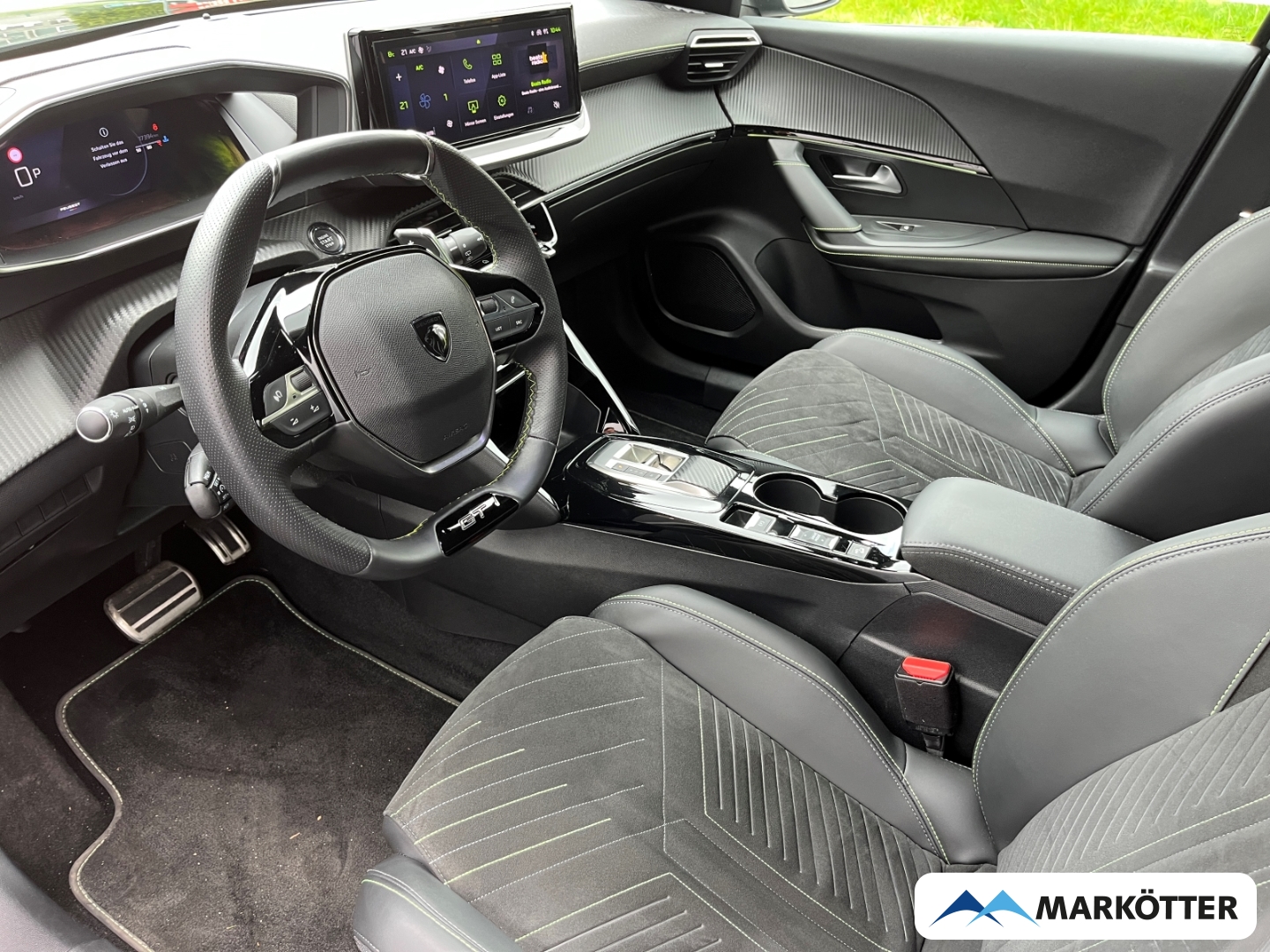 Fahrzeugabbildung Peugeot 2008 GT PureTech130 Alcantara/Keyless/Massage