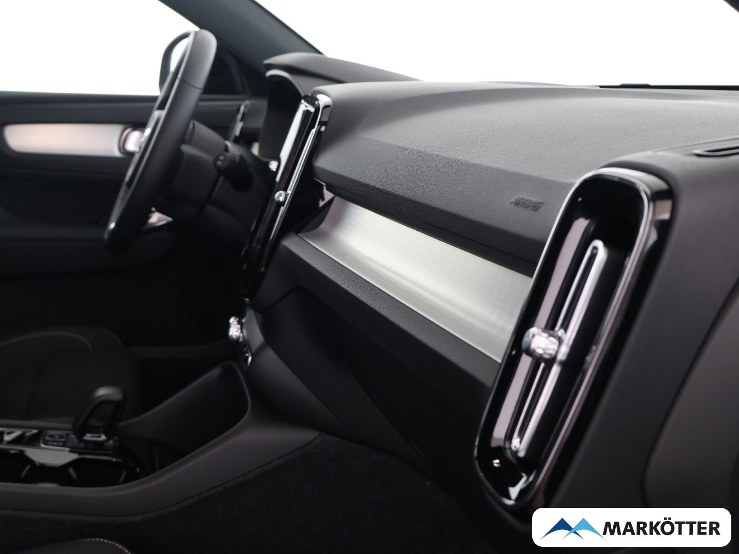 Fahrzeugabbildung Volvo XC40 B4 Ultra Dark/Allwetterbereifung/PANO/LED