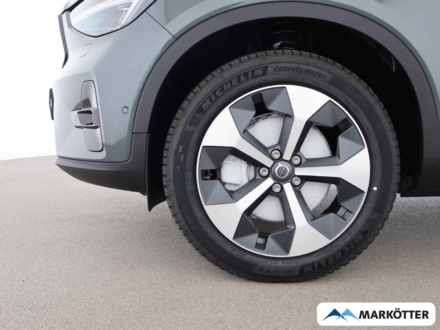 Fahrzeugabbildung Volvo XC40 B4 Ultra Dark/Allwetterbereifung/PANO/LED