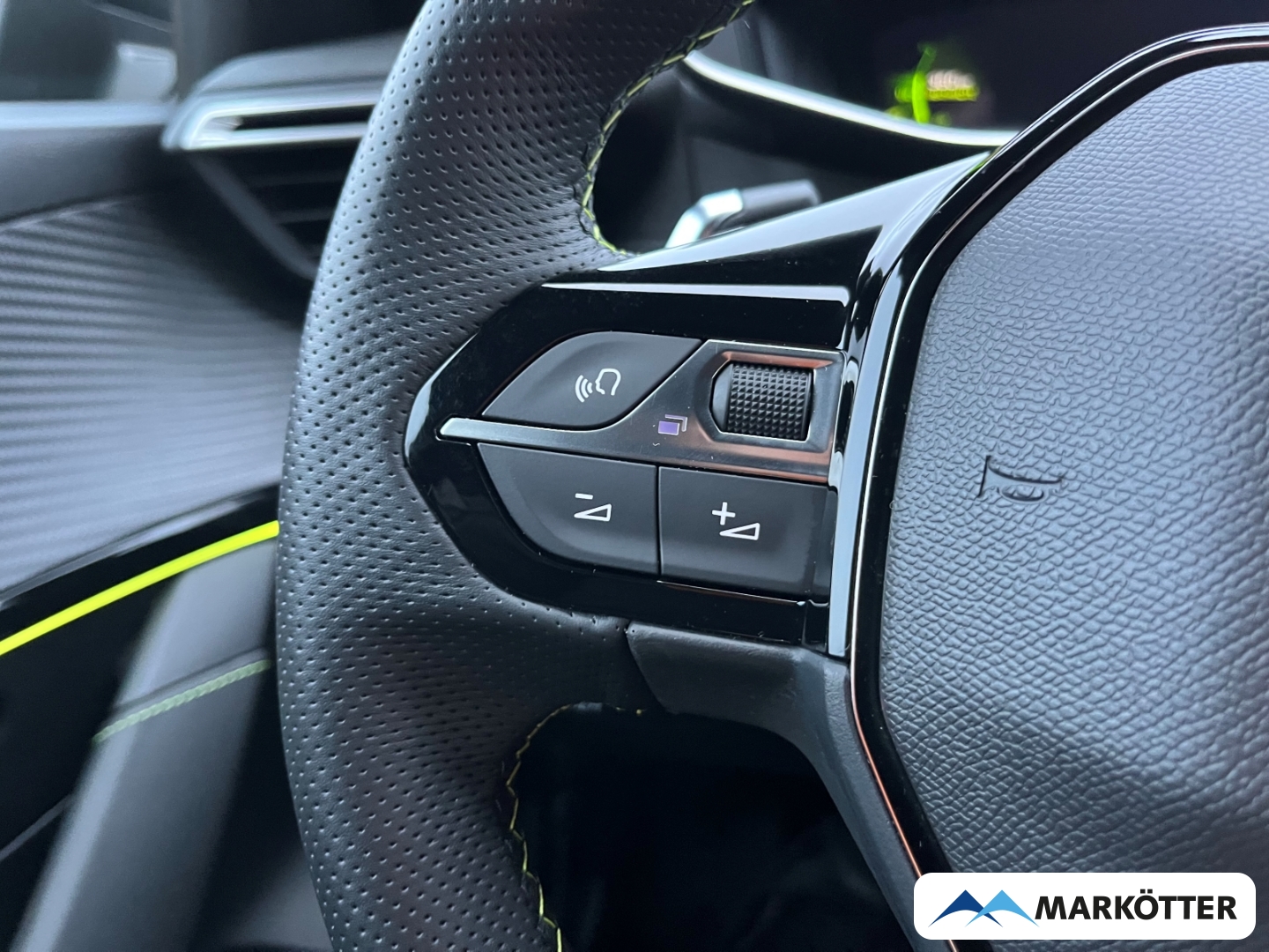 Fahrzeugabbildung Peugeot 208 GT Totwinkel/Ambiente/Kamera