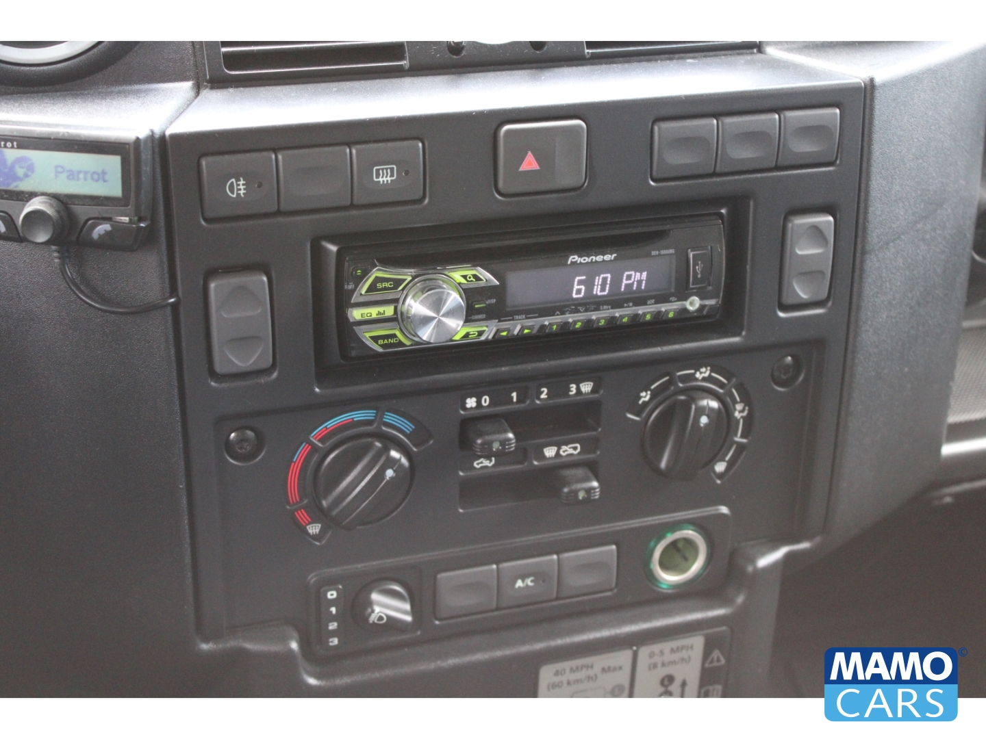 Fahrzeugabbildung Land Rover Defender 110 SW E /Rough Felgen/*Klassiker mit Wertpotenzial*