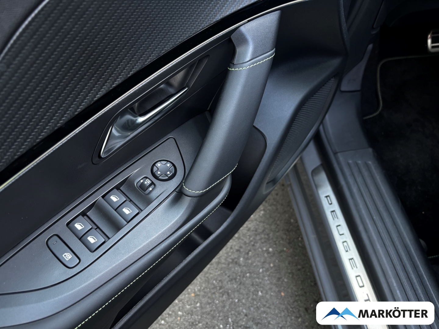 Fahrzeugabbildung Peugeot 2008 GT ACC/CAM/ALCANTARA/NAVI/SHZ/APPLE