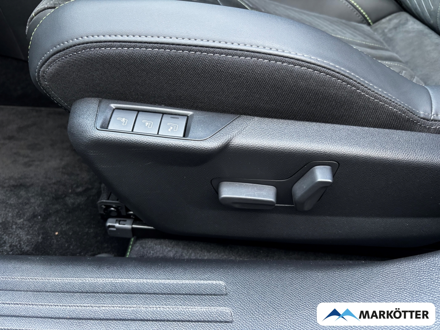 Fahrzeugabbildung Peugeot 2008 GT ACC/CAM/ALCANTARA/NAVI/SHZ/APPLE