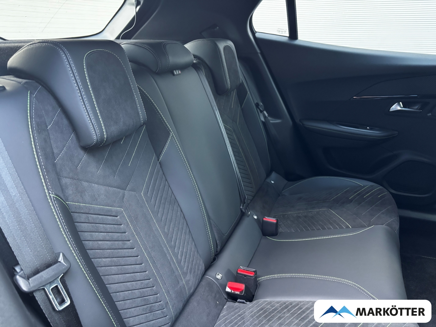 Fahrzeugabbildung Peugeot 2008 GT ACC/CAM/ALCANTARA/NAVI/SHZ/APPLE