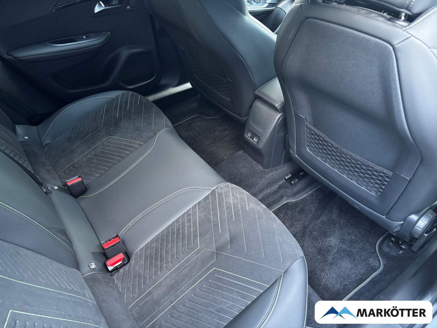 Fahrzeugabbildung Peugeot 2008 GT ACC/CAM/ALCANTARA/NAVI/SHZ/APPLE