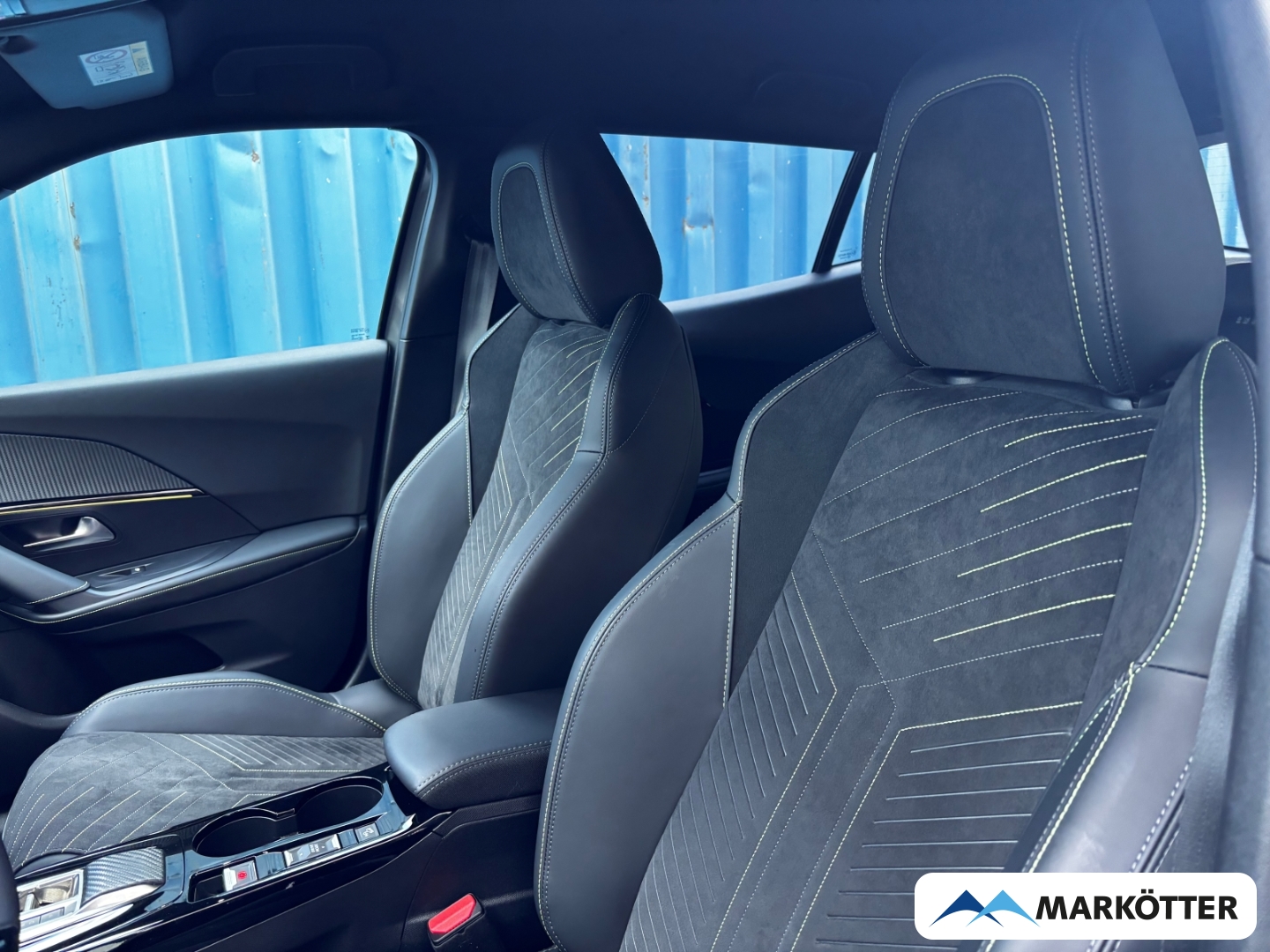 Fahrzeugabbildung Peugeot 2008 GT ACC/CAM/ALCANTARA/NAVI/SHZ/APPLE