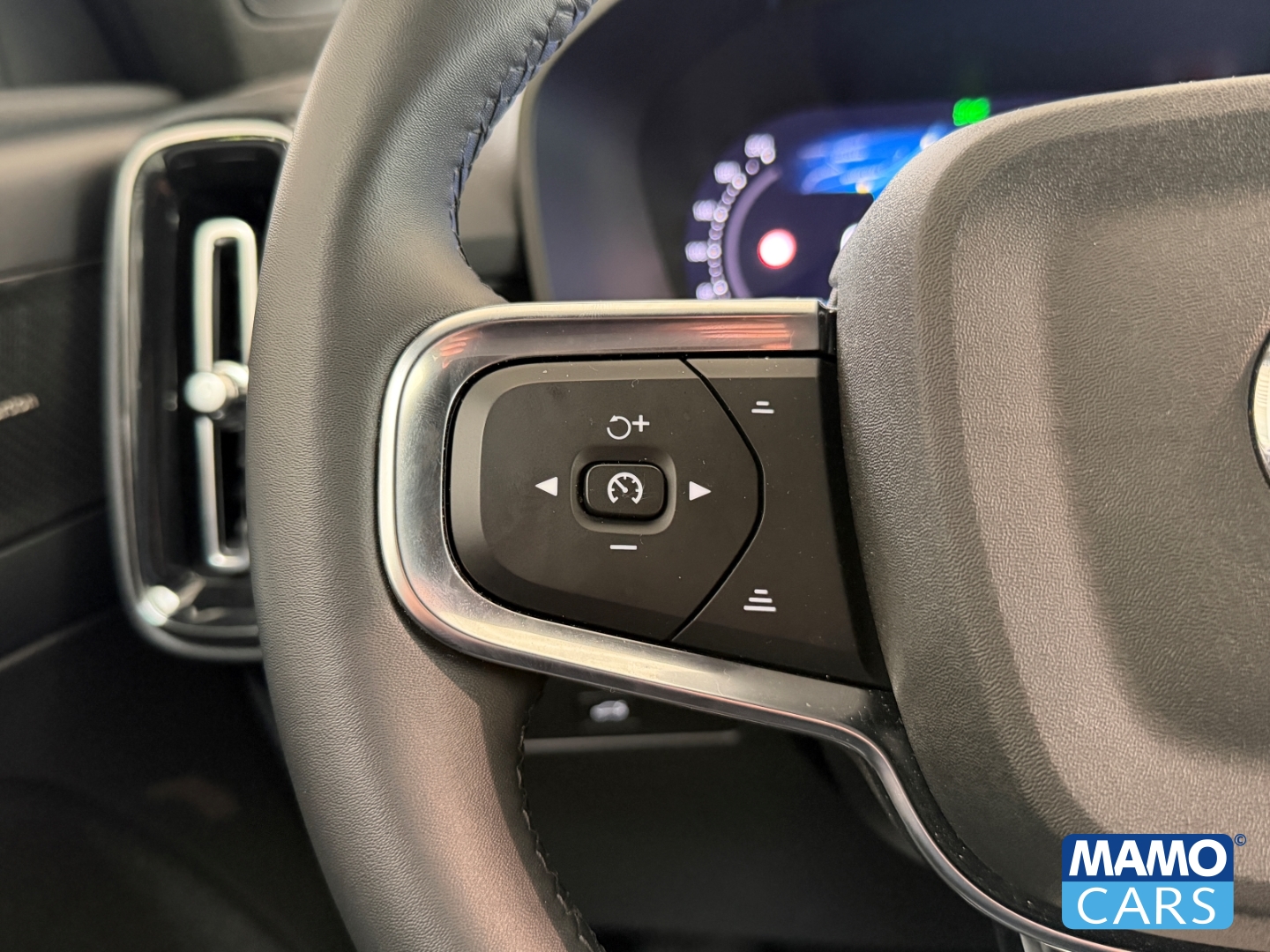 Fahrzeugabbildung Volvo XC40 B4 Plus Dark ACC/CAM/SHZ/LHZ/PDC
