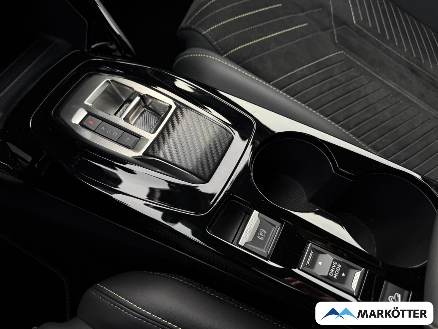 Fahrzeugabbildung Peugeot 2008 GT SHZ/360CAM/PDC/TEMP/CARPY/LED