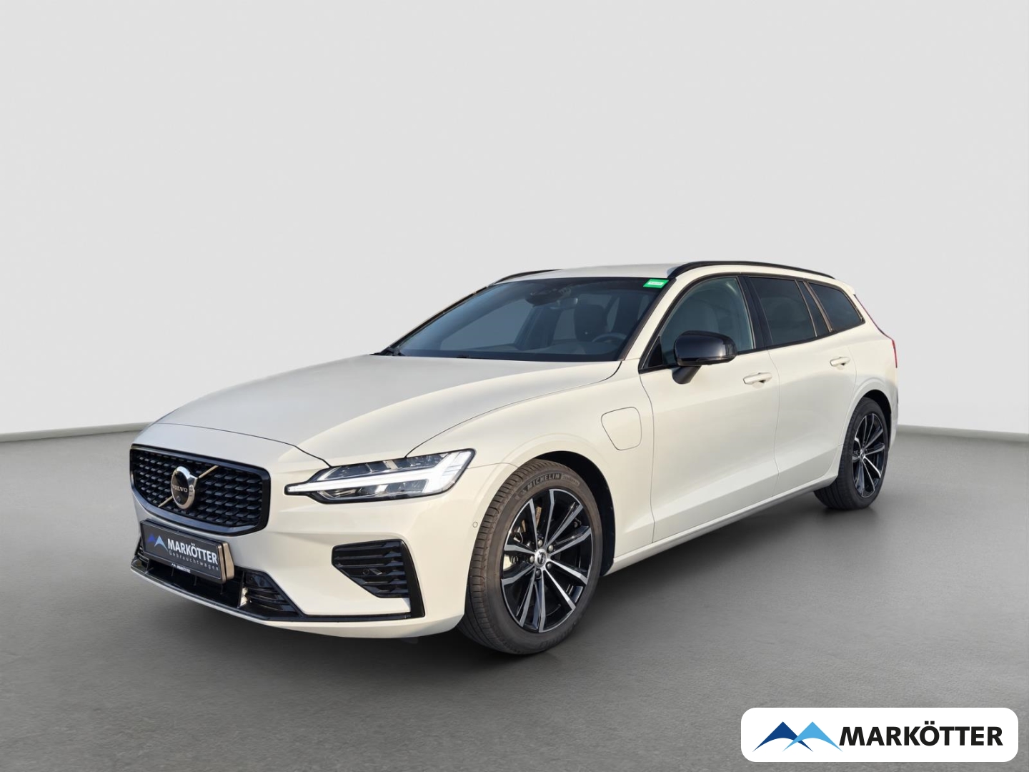 Fahrzeugabbildung Volvo V60 Plus Dark Recharge Plug-In Hybrid AWD
